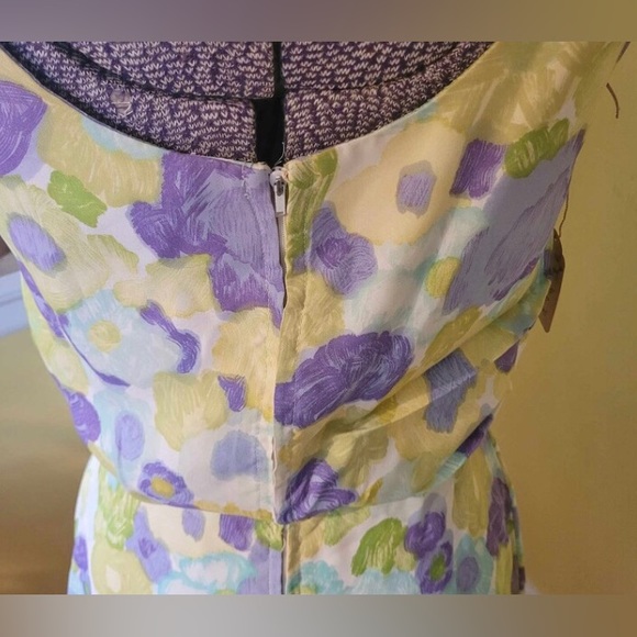 Vintage 
1960's A Dayval Dress. Gorgeous floral design. Polyester, lined. US6 - Picture 3 of 6